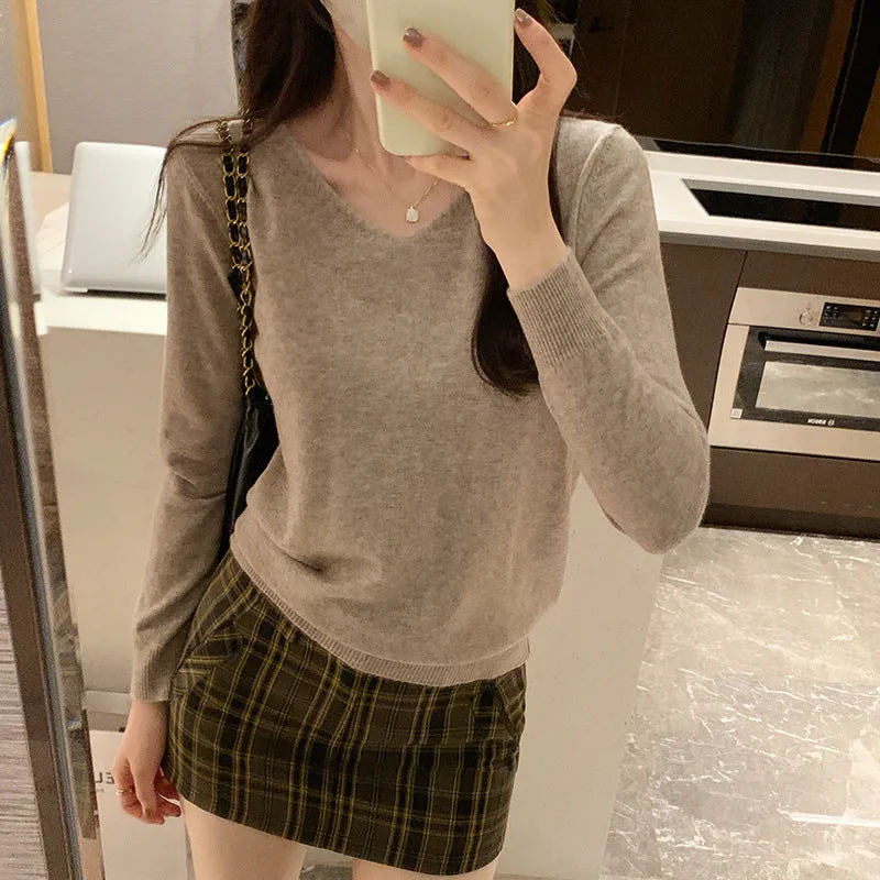 Znbbw V-Collar Solid Color Long-Sleeved Warm Bottomed Sweater For Women To Wear A New Loose Sweater In Autumn And Winter - Image 2