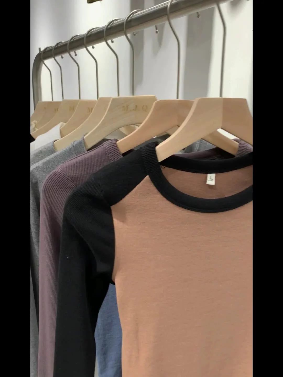 A Long-Sleeved T-Shirt With A Long Sleeved T-Shirt And A Short-Style Early Spring High-Waist Design Blouse - Image 9