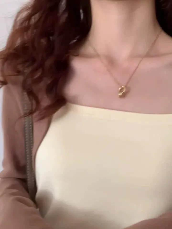 Autumn And Winter Color Positive Shoulder Fake Two Square Collar Blouses Women's Spring And Autumn Splicing Irregular Design Feeling Bottom Short T-Shirt - Image 8