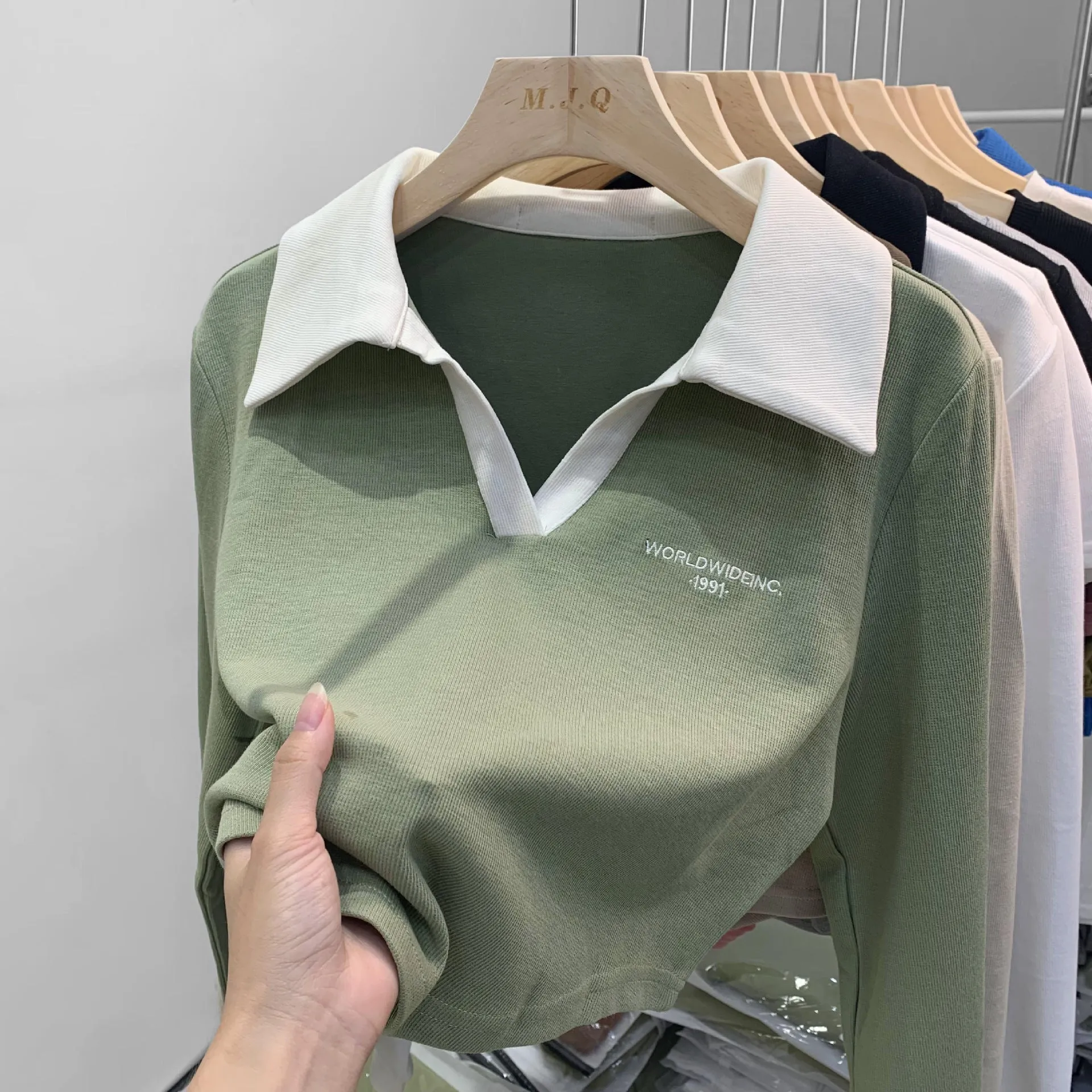 European Short Style Polo Shirt Embroidered Alphabet Design Sense Minority Lapel Clavicle V-Collar Blouse Long-Sleeved T-Shirt Women's Autumn - Image 5