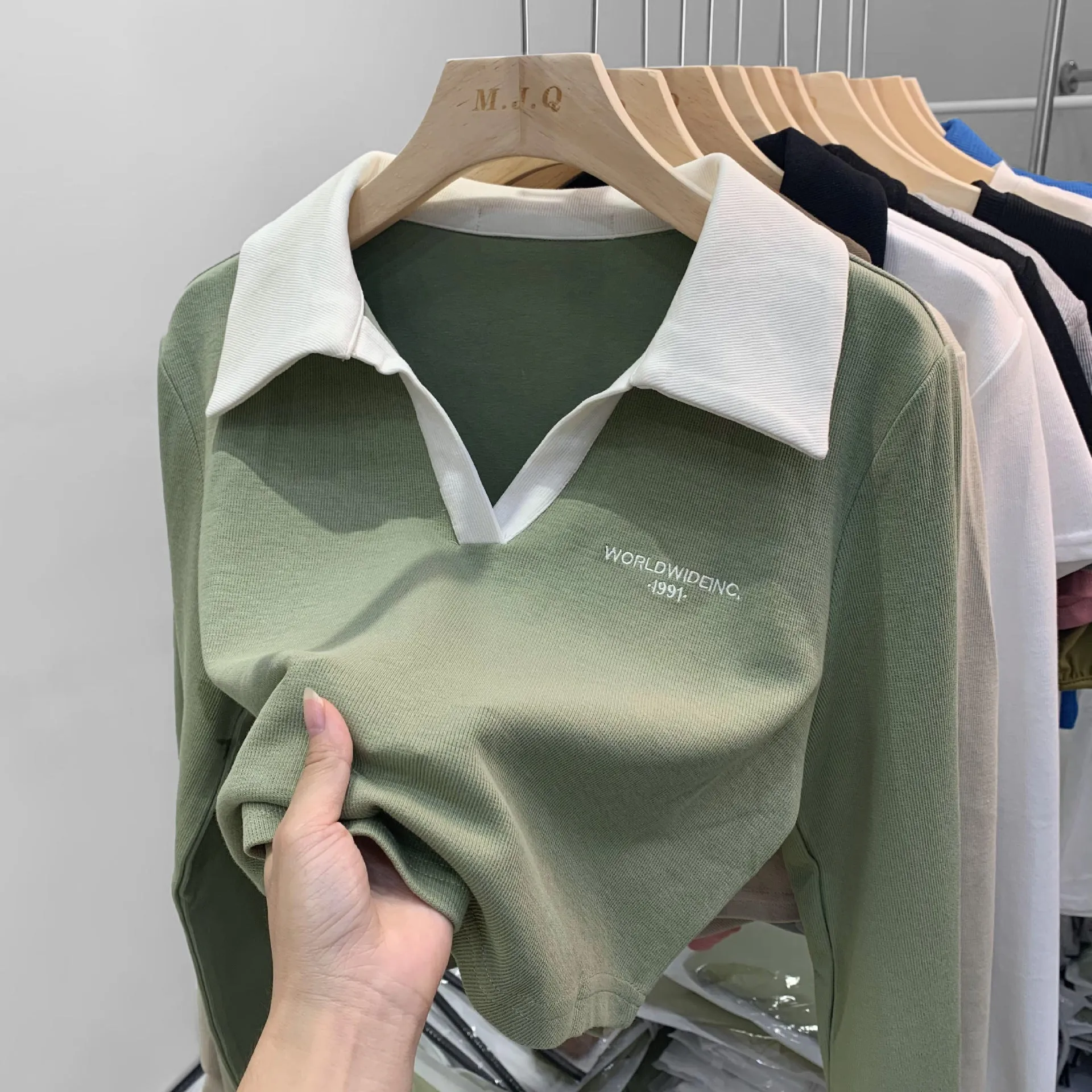 European Short Style Polo Shirt Embroidered Alphabet Design Sense Minority Lapel Clavicle V-Collar Blouse Long-Sleeved T-Shirt Women's Autumn - Image 8