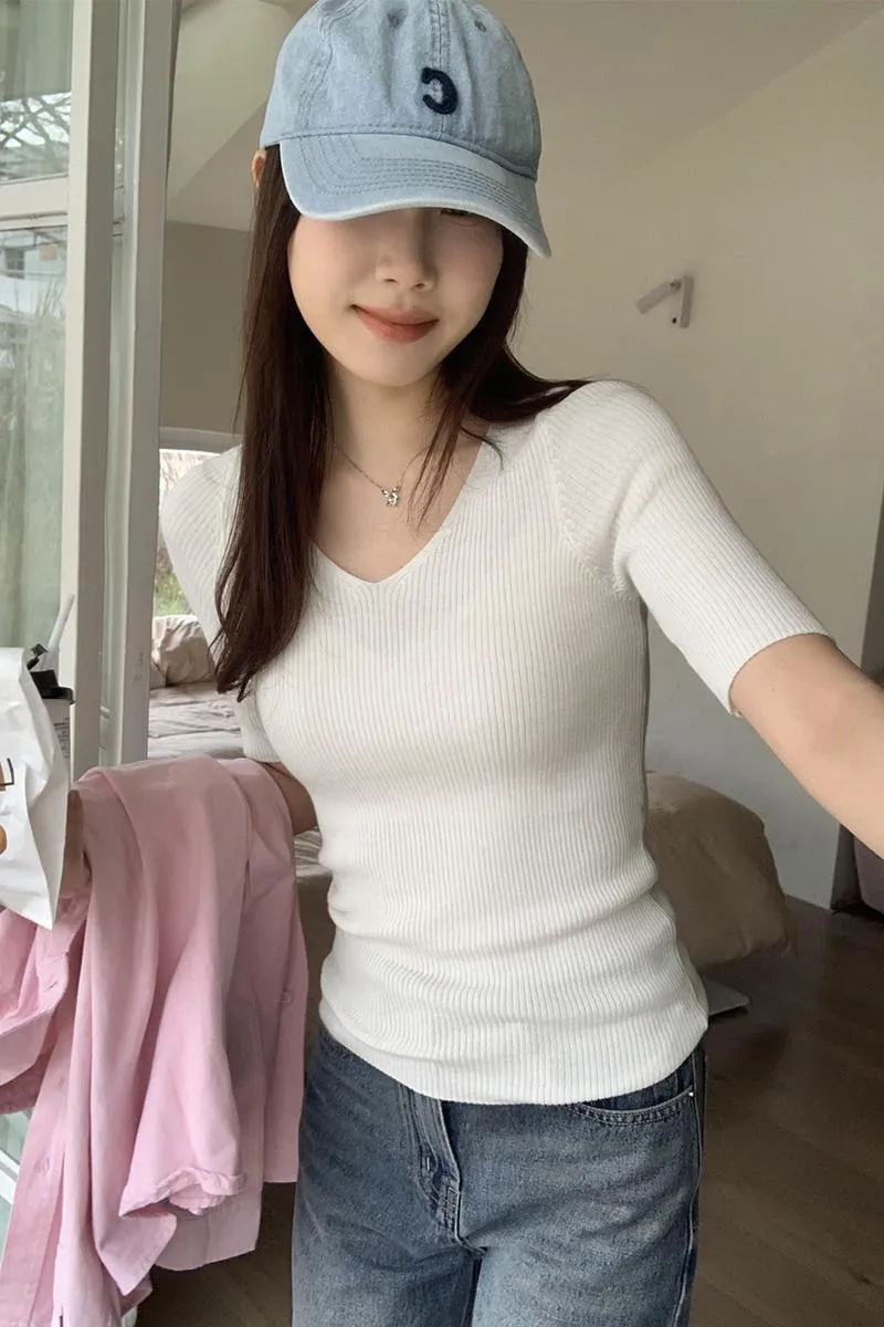 V-Neck Slim Short-Sleeved Sweater Women's Spring And Summer New Thin Medium-Sleeved T-Shirt Five-Cent Sleeve Blouse - Image 8