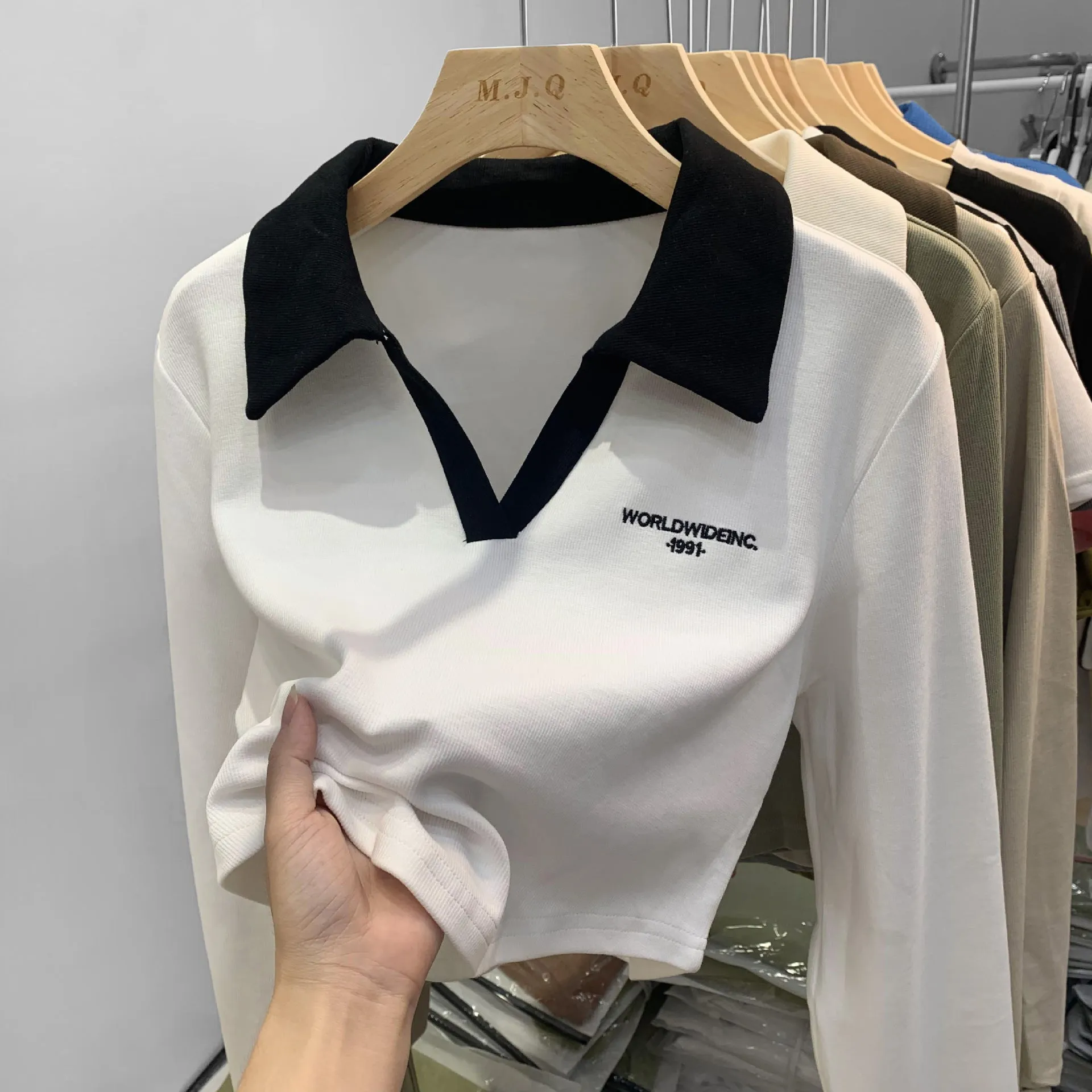 European Short Style Polo Shirt Embroidered Alphabet Design Sense Minority Lapel Clavicle V-Collar Blouse Long-Sleeved T-Shirt Women's Autumn - Image 7