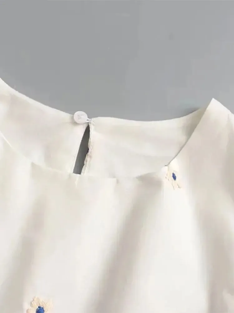 Znbbw ZBZA 2023 Sweet Fashion Floral Embroidery Cropped Blouses Vintage Puff Sleeve Hollow Out Female Shirts Chic Tops 202303 - Image 4